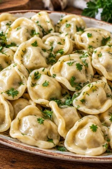Pielmieni – syberyjskie pierożki z soczystym mięsnym farszem