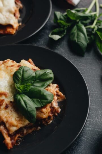 Prosty Przepis na Lazanię z Sosem Bolognese – Krok po Kroku