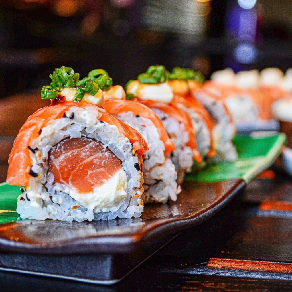 sushi z łososiem