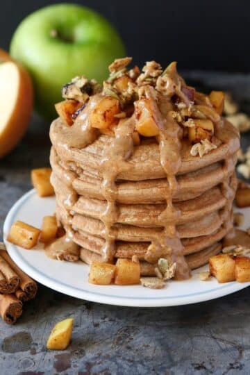 Pancakes z jabłkami i cynamonem
