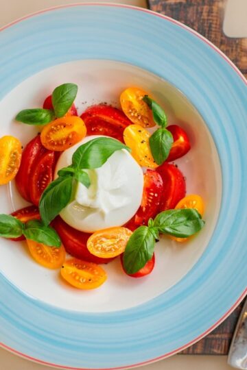 Burrata z pesto i z pomidorkami koktajlowymi 7 burrata