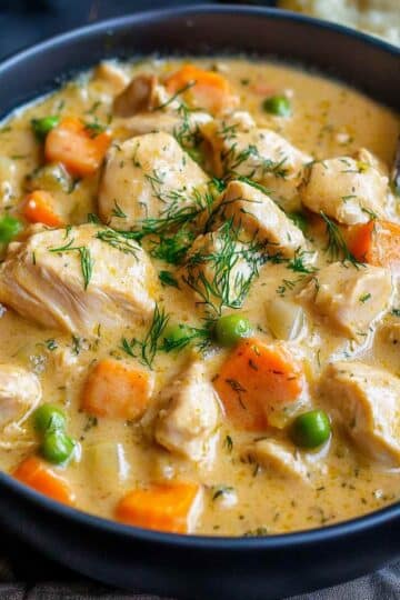 Potrawka z kurczaka – tradycyjny przepis krok po kroku + PDF do pobrania 3 Ciasto na maslance z rabarbarem kruszonka i lukrem 4 Smakidnia