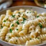 Makaron z Kremowym Sosem Czosnkowym