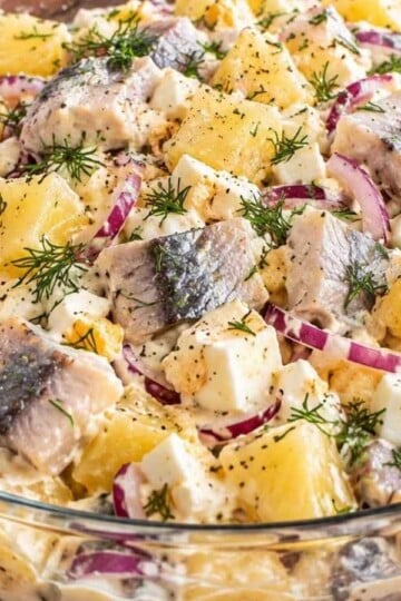Sałatka śledziowa z ananasem – kremowa, słodko-słona, 6 porcji