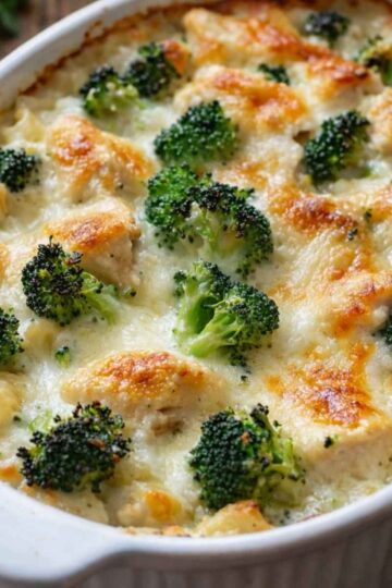 Zapiekanka z Brokułami i Kurczakiem w Sosie Serowym