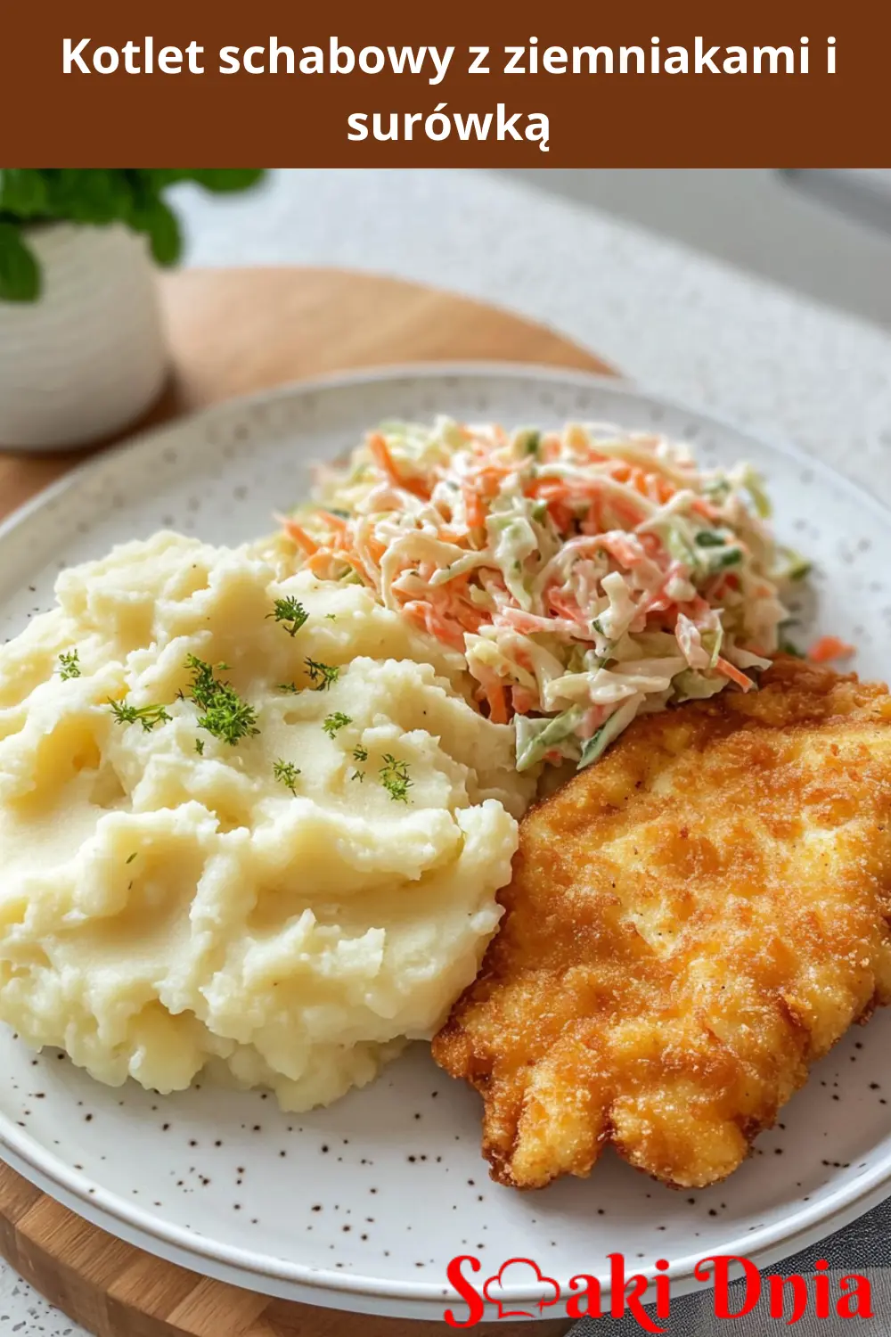 Kotlet schabowy z ziemniakami i surówką