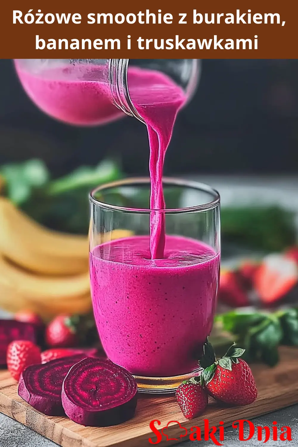 Różowe smoothie z burakiem, bananem i truskawkami