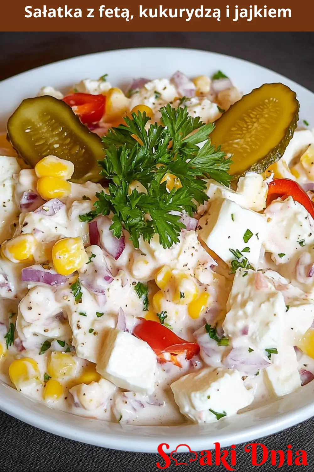 Sałatka z fetą, kukurydzą i jajkiem