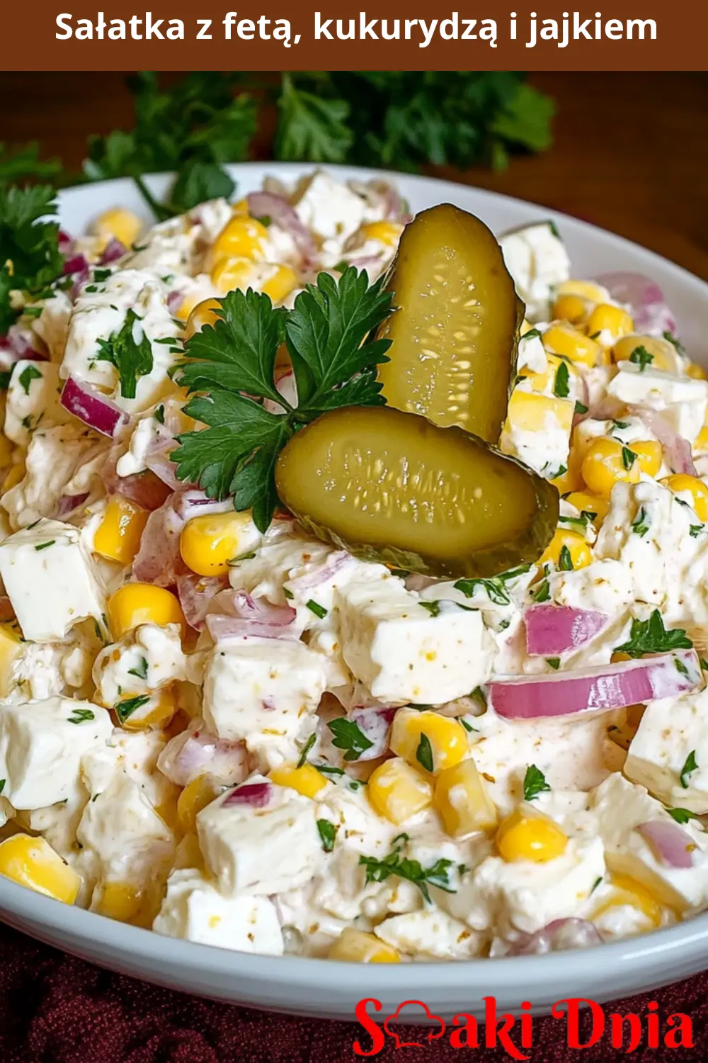 Sałatka z fetą, kukurydzą i jajkiem
