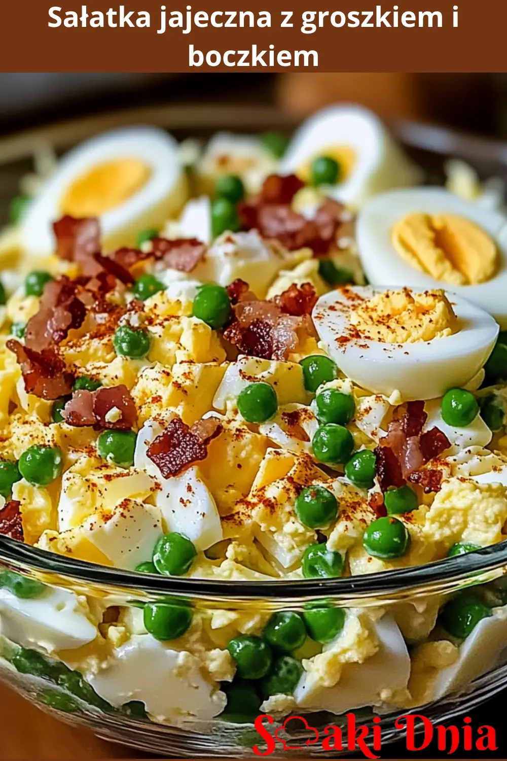 Sałatka jajeczna z groszkiem i boczkiem