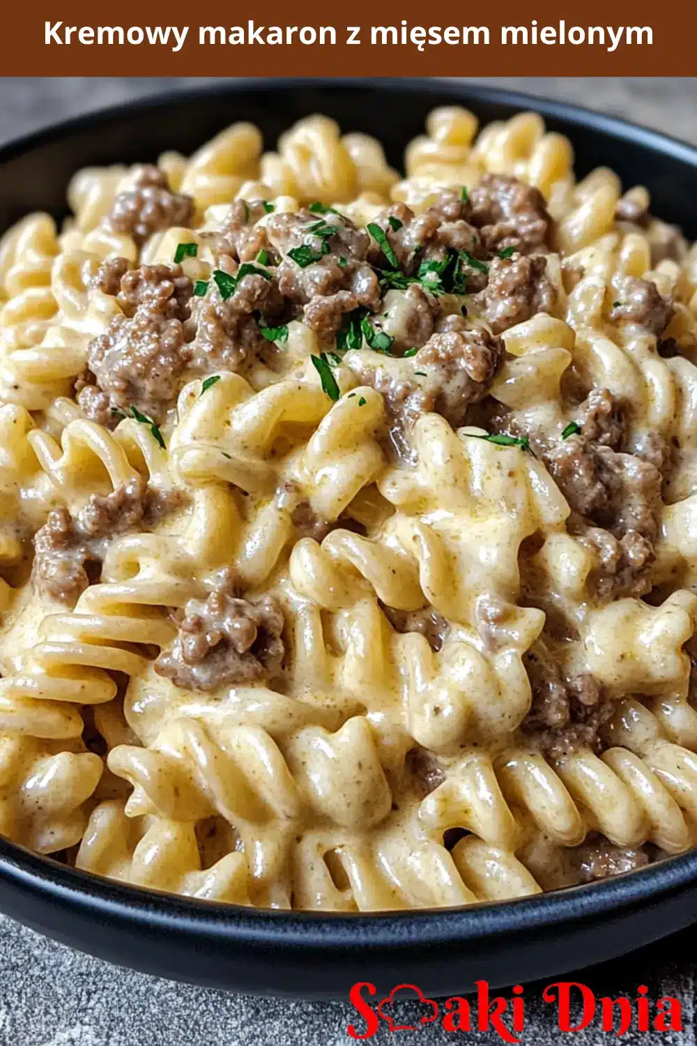 Kremowy makaron z mięsem mielonym