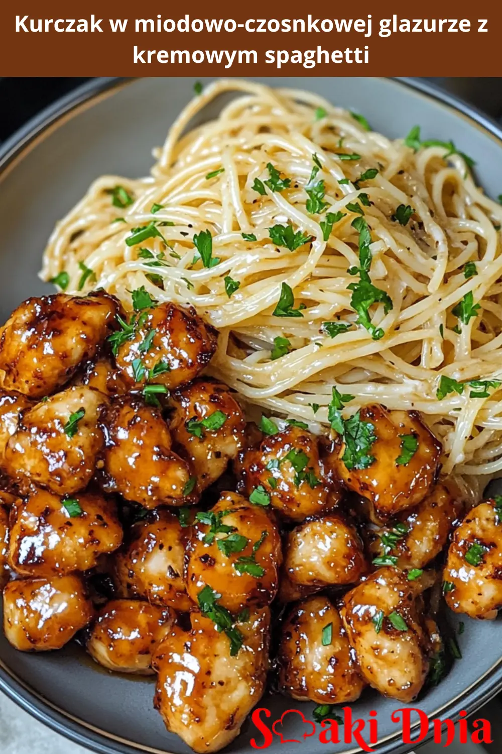 Kurczak w miodowo-czosnkowej glazurze z kremowym spaghetti