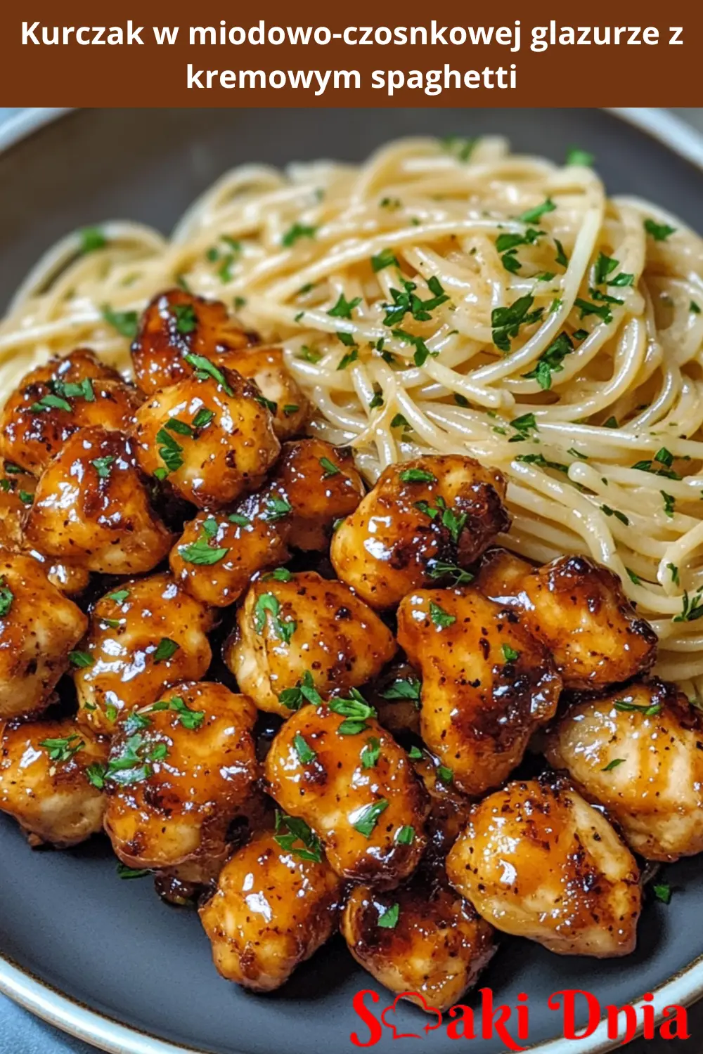 Kurczak w miodowo-czosnkowej glazurze z kremowym spaghetti
