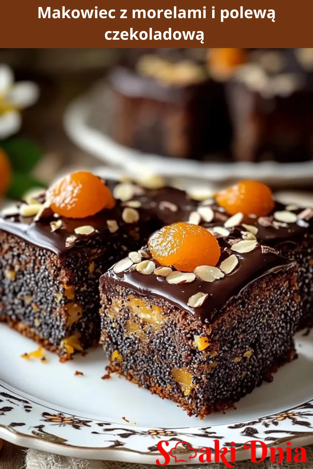 makowiec z morelami i polewą czekoladową