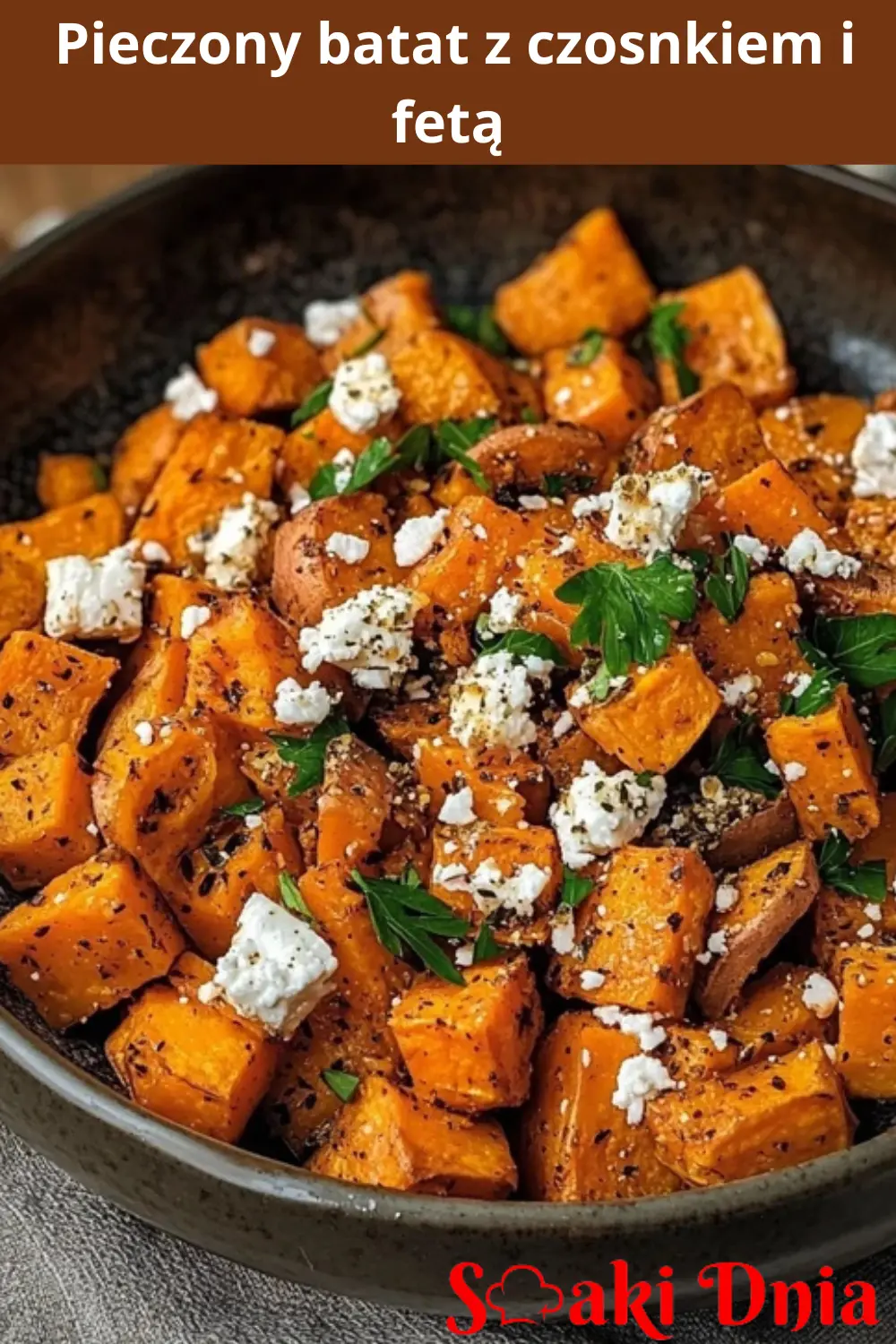 Pieczony batat z czosnkiem i fetą