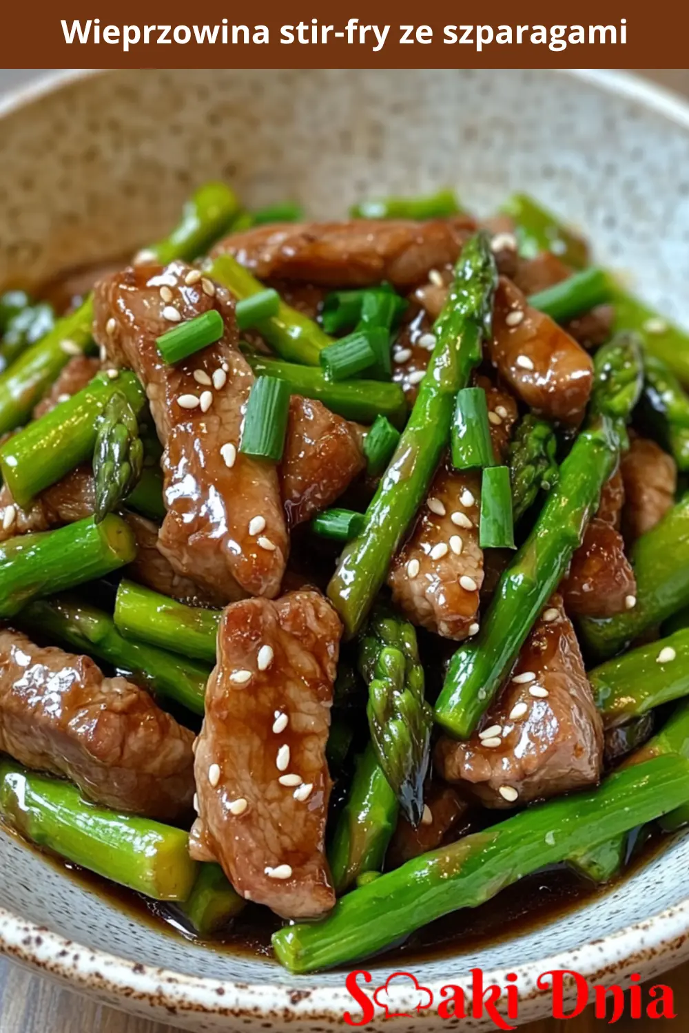 Wieprzowina stir-fry ze szparagami