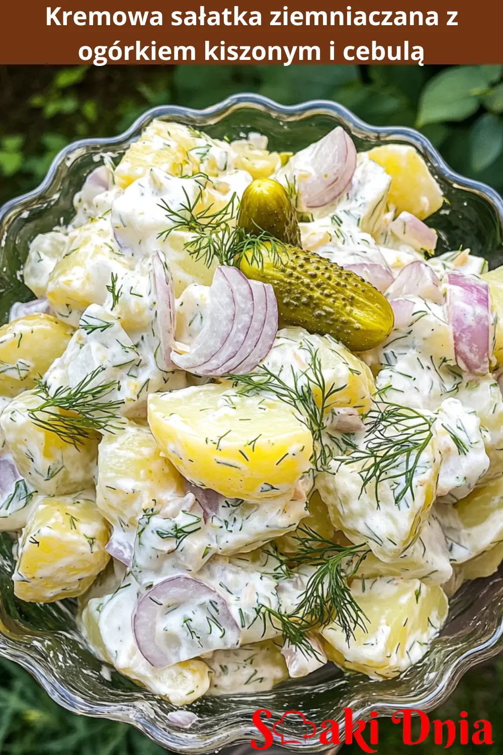 Kremowa sałatka ziemniaczana z ogórkiem kiszonym i cebulą