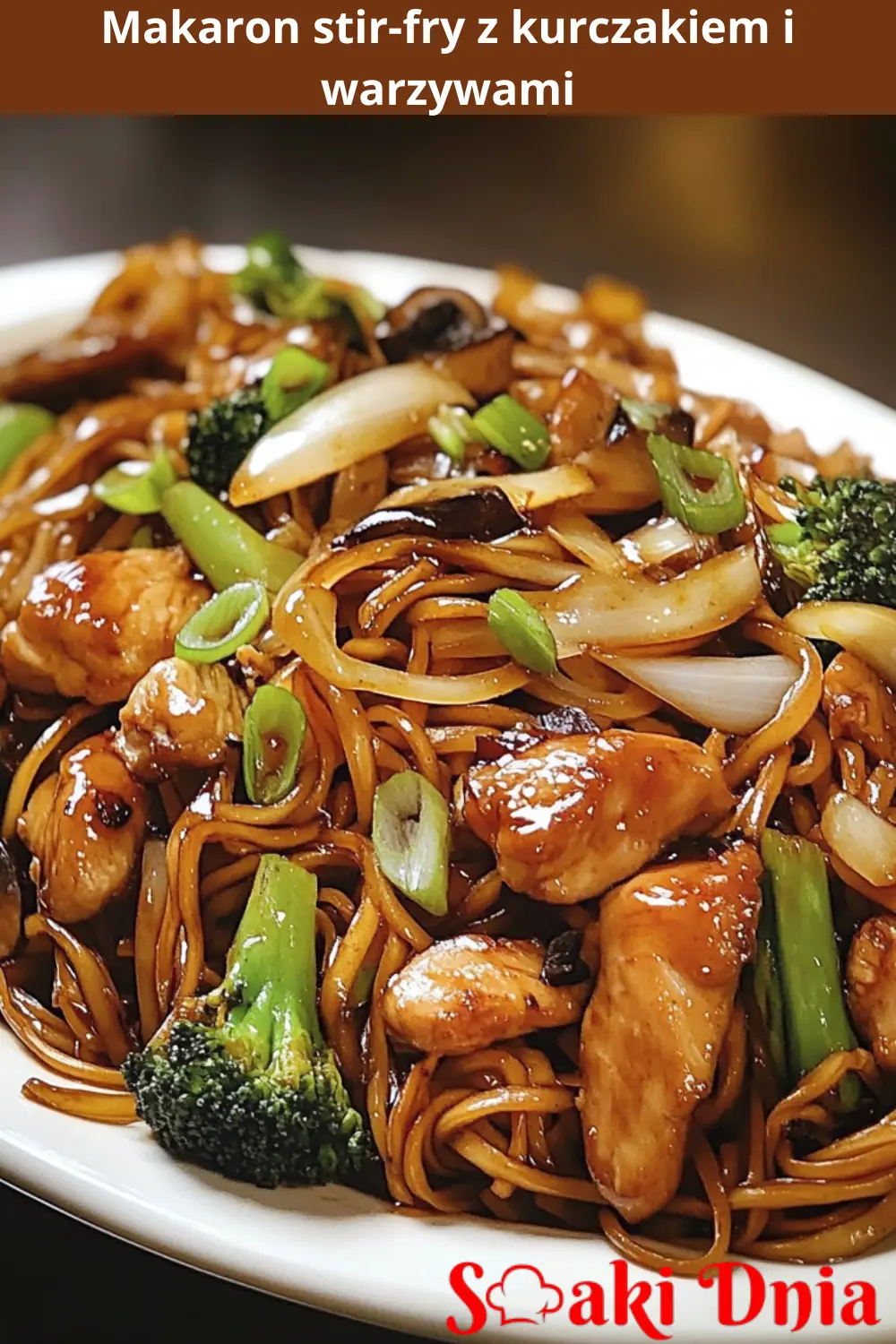 Makaron stir-fry z kurczakiem i warzywami