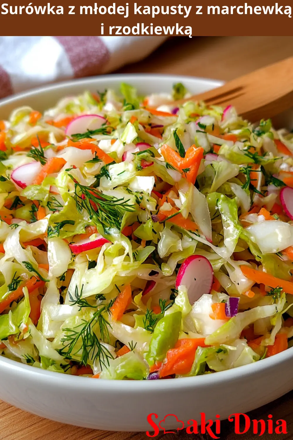 Surówka z młodej kapusty z marchewką i rzodkiewką