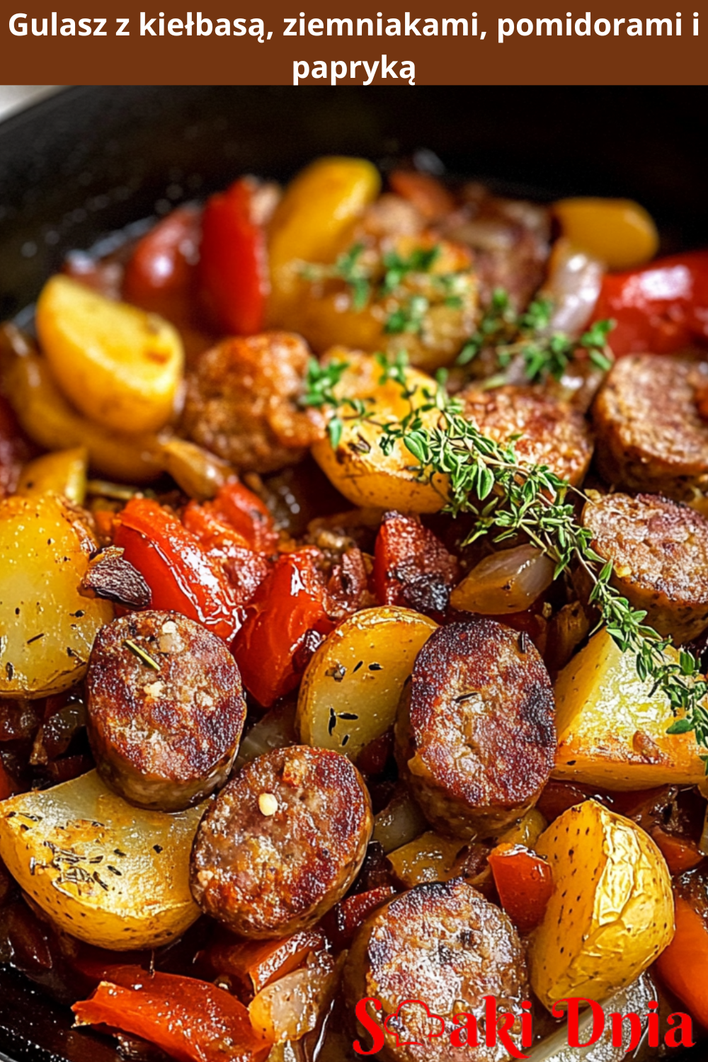 Gulasz z kiełbasą, ziemniakami, pomidorami i papryką