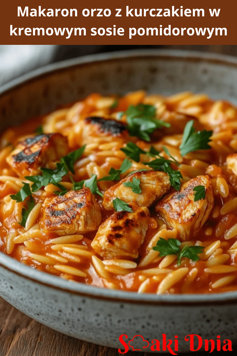 Makaron orzo z kurczakiem w kremowym sosie pomidorowym