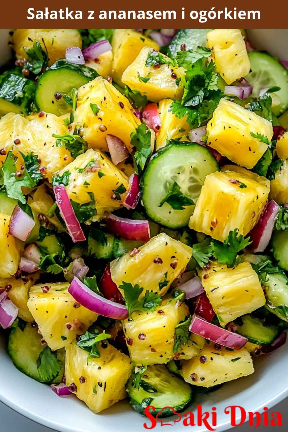 Sałatka z ananasem i ogórkiem