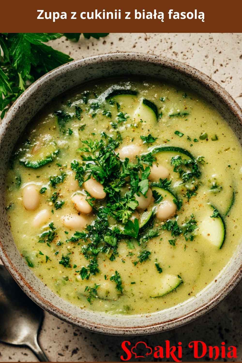 Zupa z cukinii z białą fasolą
