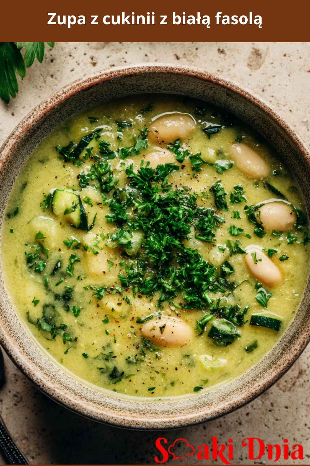 Zupa z cukinii z białą fasolą