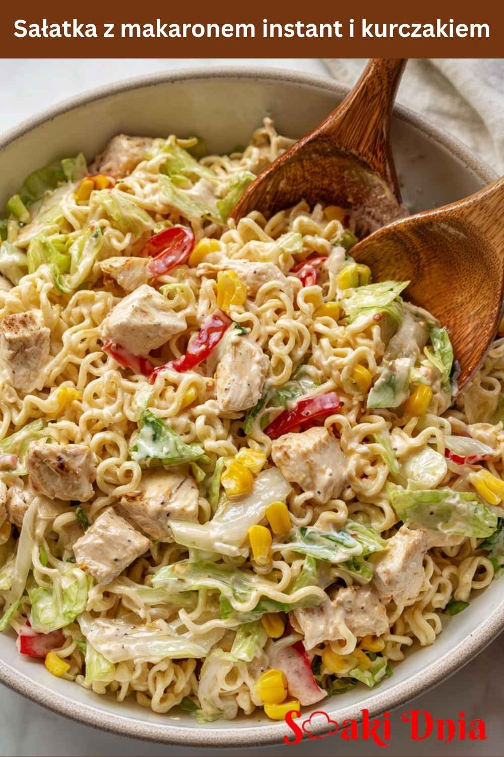Sałatka z makaronem instant i kurczakiem 