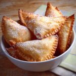 Smażone pierożki z serem