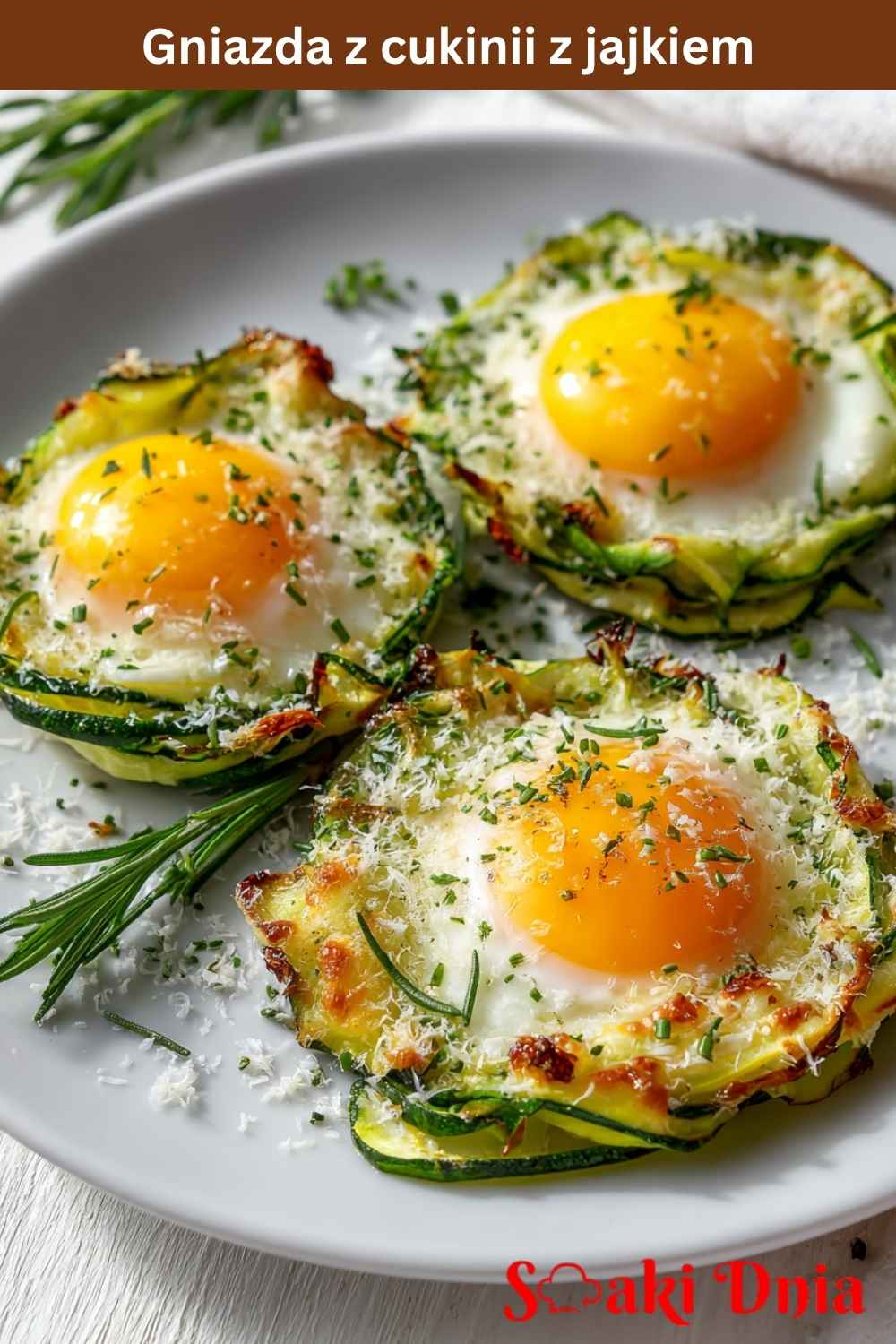 Gniazda z cukinii z jajkiem