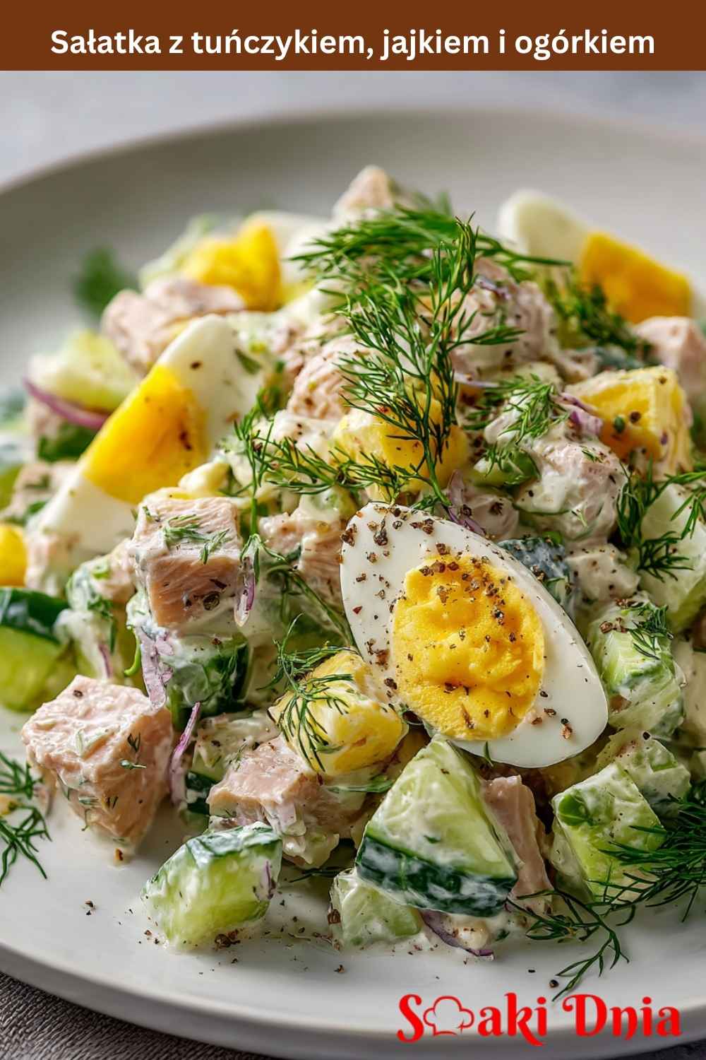 Sałatka z tuńczykiem, jajkiem i ogórkiem