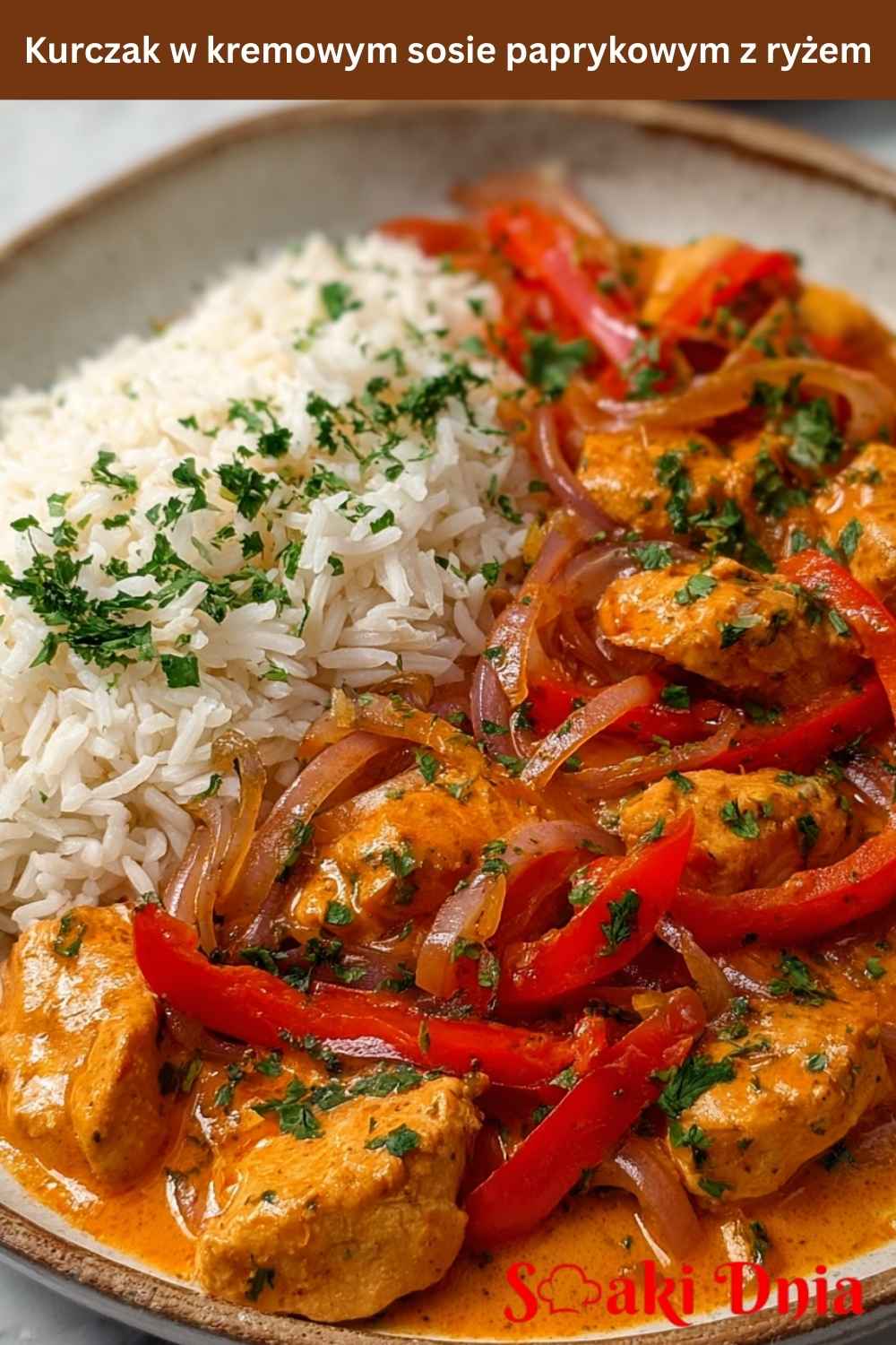Kurczak w kremowym sosie paprykowym z ryżem