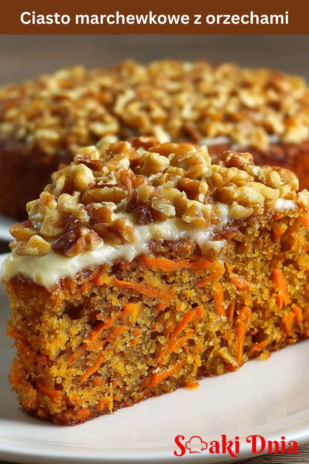 Placek marchewkowy – krojenie i podanie