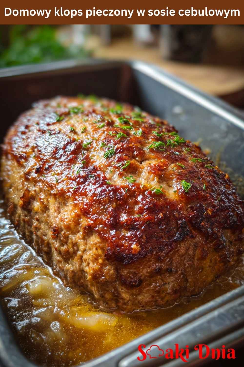 Domowy klops pieczony w sosie cebulowym