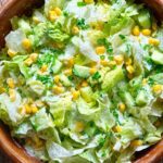 Sałatka z kapusty lodowej i kukurydzy