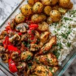 Pieczony kurczak z pieczarkami, papryką i ziemniaczkami