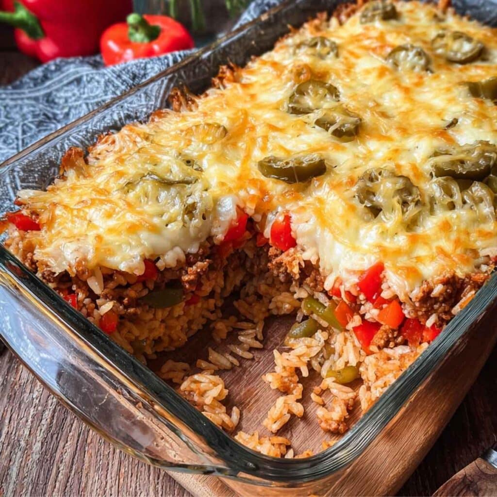 Zapiekanka z Ryżem, Mięsem i Warzywami pod Serem