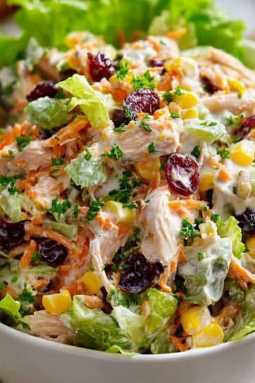 Sałatka z Kurczakiem, Kukurydzą i Żurawiną – szybka, kolorowa i pyszna! 4 Untitled design 2025 10 18T125914.255 Smakidnia