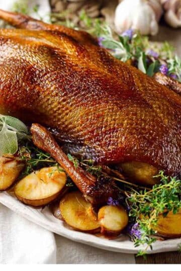 Gęś Pieczona na Świętego Marcina – Tradycyjny Przepis 1 Untitled design 2025 11 10T114845.805 Smakidnia