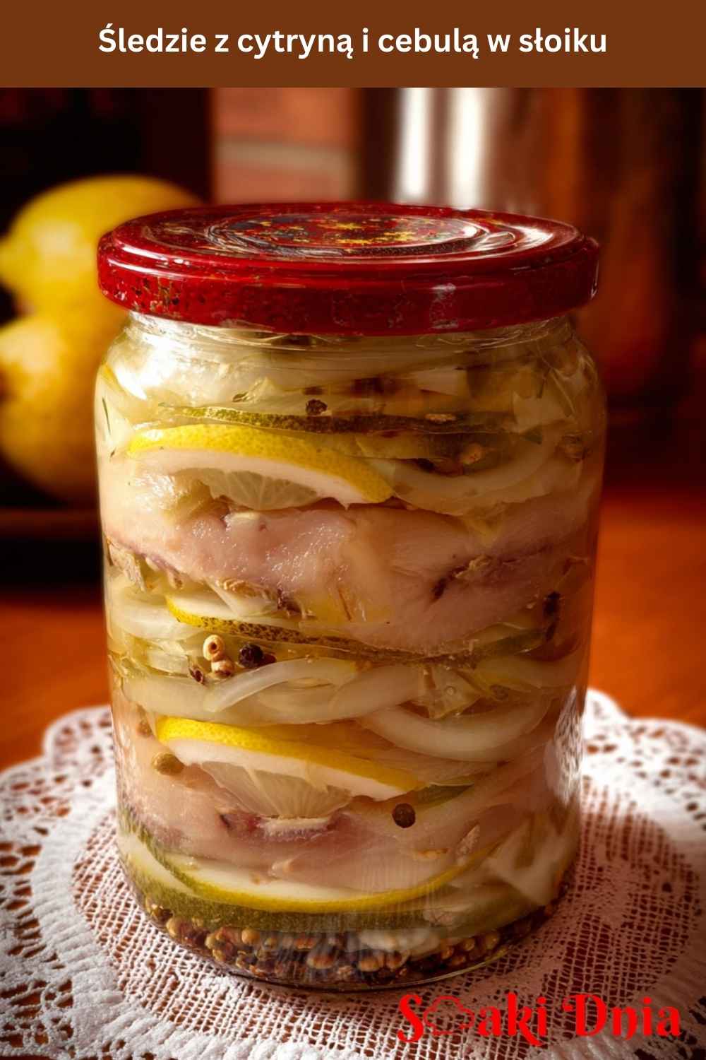 Śledzie z cytryną i cebulą – tradycyjny przepis do słoika 8 Śledzie z cytryną i cebulą