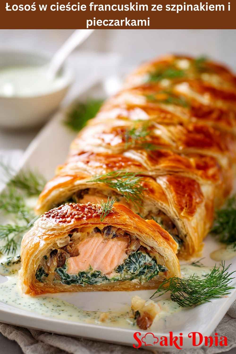 Łosoś w cieście francuskim ze szpinakiem i pieczarkami