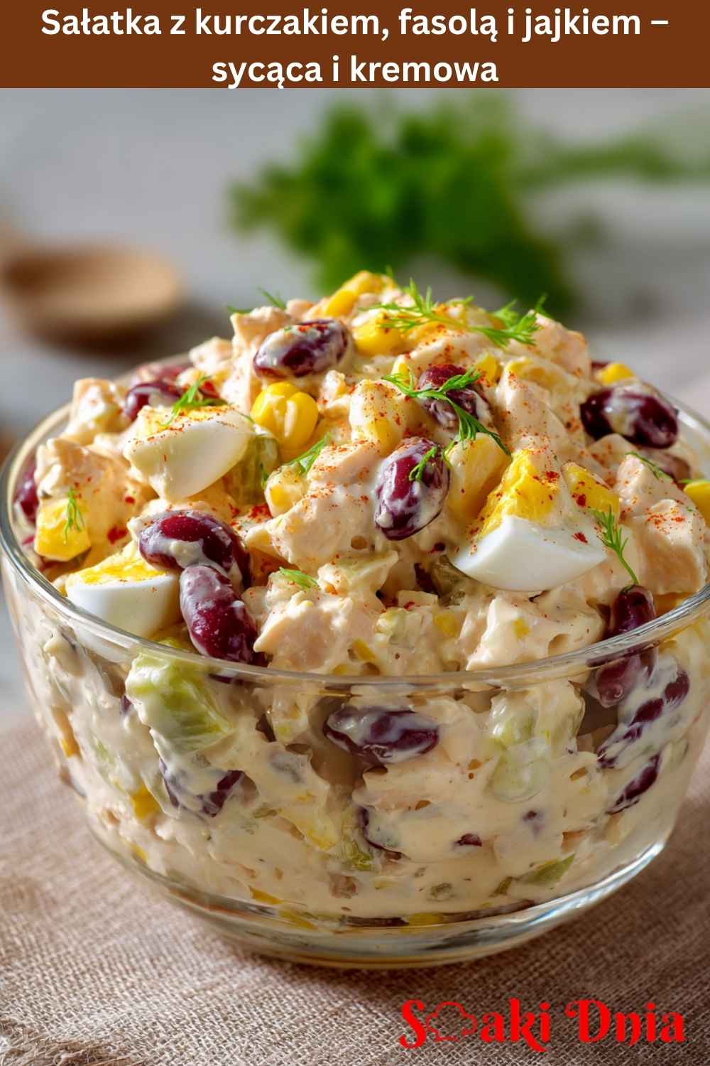 sałatka z kurczakiem fasolą i jajkiem