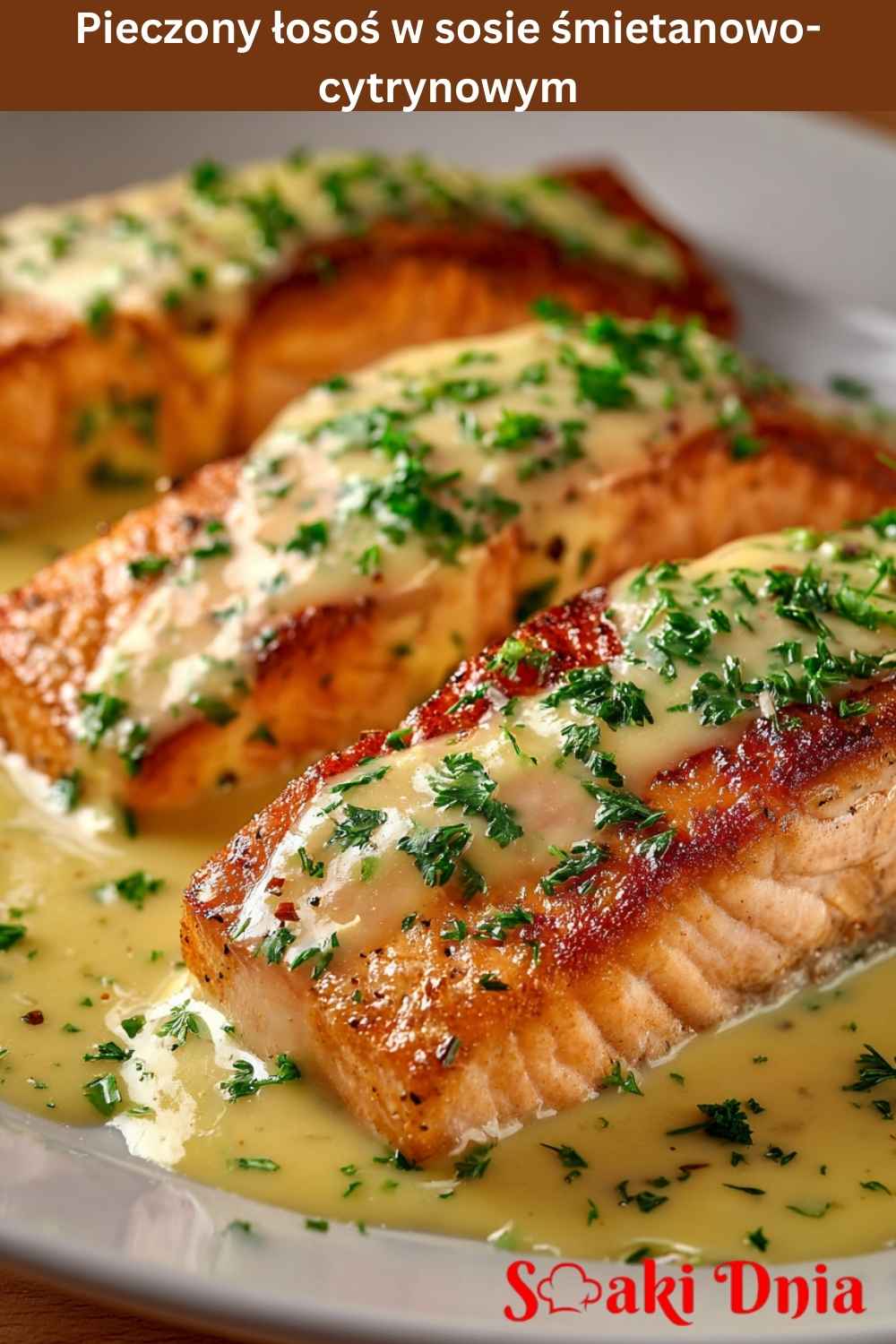 Pieczony łosoś w sosie śmietanowo-cytrynowym – prosty i elegancki