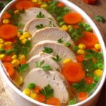 Galareta drobiowa z warzywami – klasyczna i klarowna