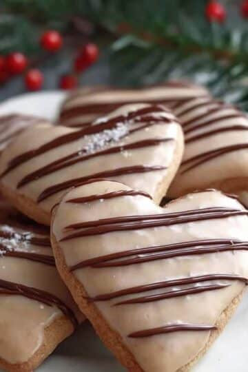 Miękkie pierniczki serduszka – z lukrem i czekoladą