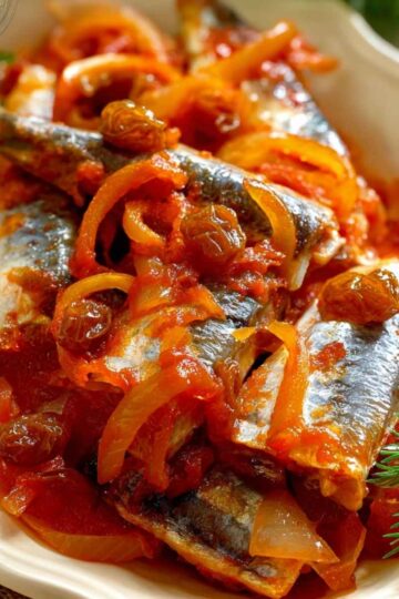 Śledź po sułtańsku – słodko-kwaśny klasyk na święta