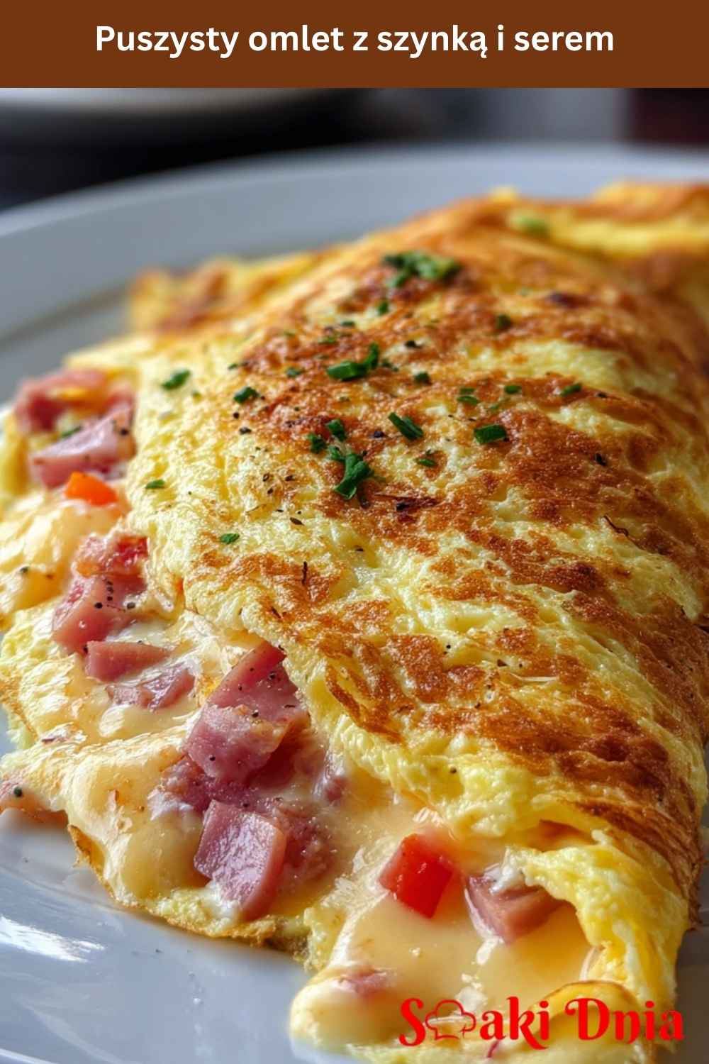 Puszysty omlet z szynką i serem