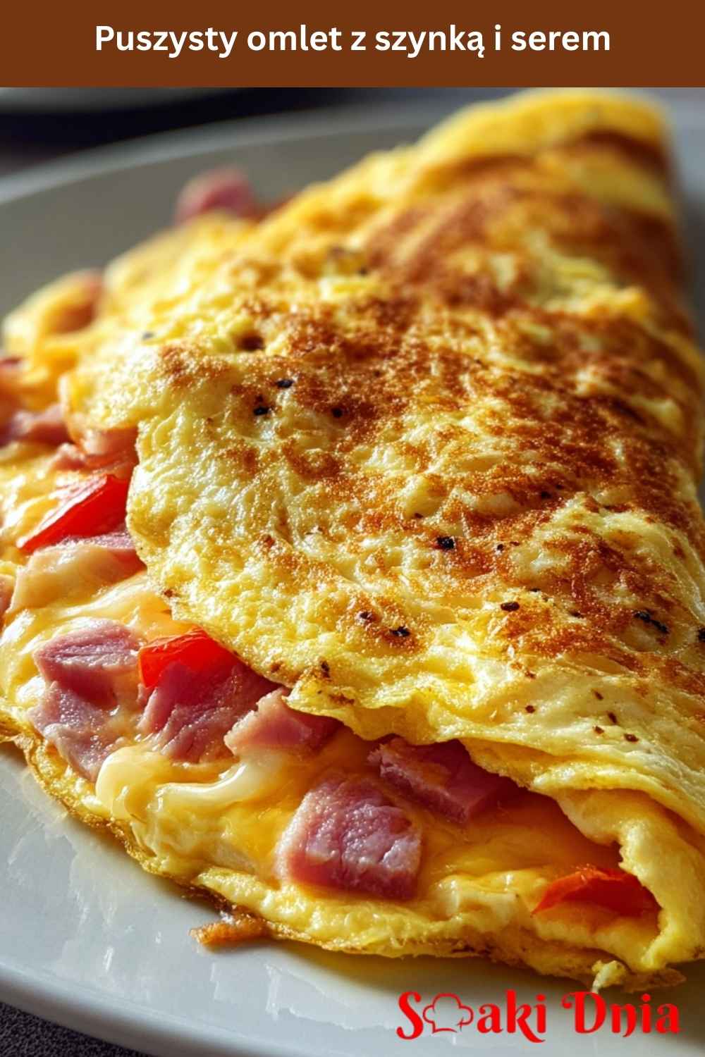 Puszysty omlet z szynką i serem