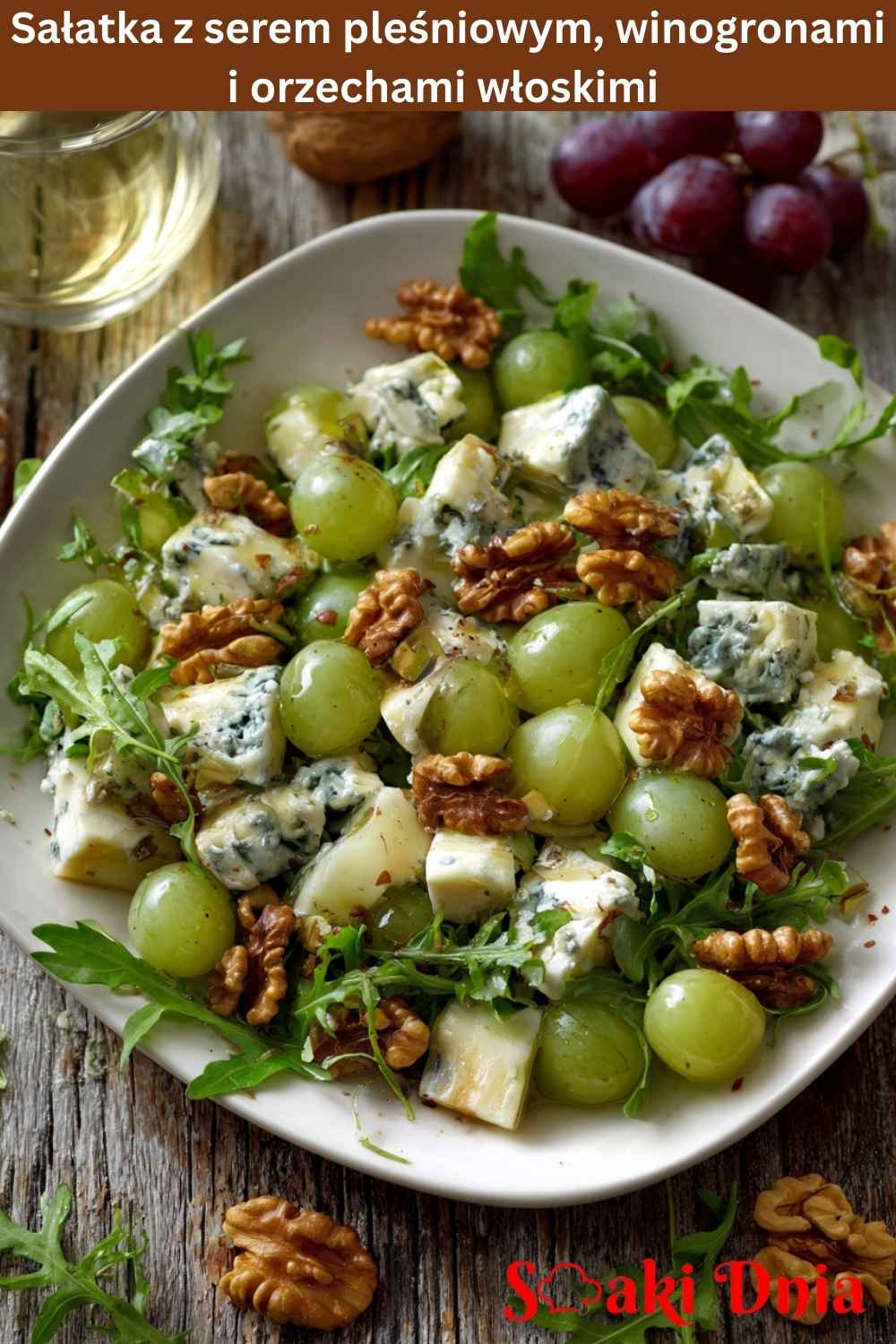 Sałatka z serem pleśniowym, winogronami i orzechami włoskimi – szybki hit jak z restauracji